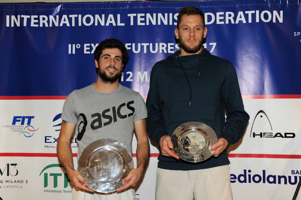 La premiazione all'Excel Futures di Milano 3 con il vincitore Alessandro Bega (sinistra) e il finalista Viktor Galovic (foto Panunzio)