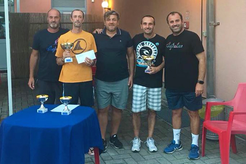 La premiazione della tappa di Carate Brianza del 38° Master della Brianza, vinta da Iseo Colciago (secondo da sinistra) in finale su Alberto Serniotti (secondo da destra)