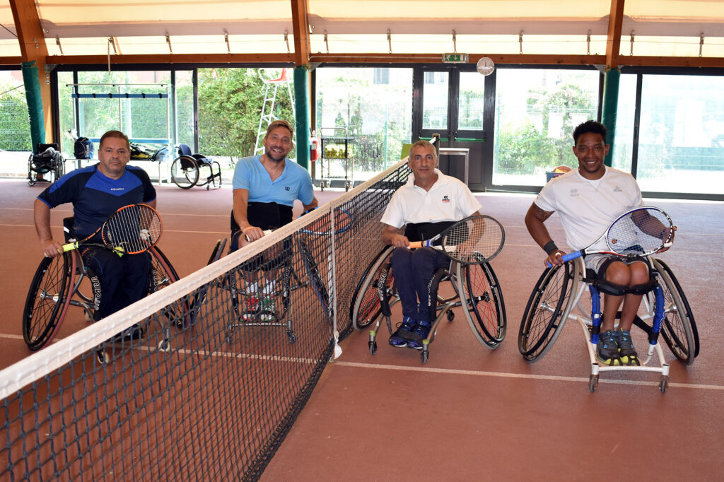 Il match di doppio che ha dato ad Active Sport il successo per 3-0 contro il Tennis Sporting Insubria di Bregnano. Da sinistra: Angelo Finini, Alfredo Di Cosmo, Ivano Boriva ed Edgar Scalvini (foto Antonio Di Leo)