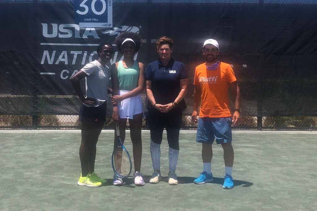 Tyra Grant (seconda da sinistra) e il coach Niccolò Liscia in compagnia di due delle allenatrici della USTA, durante la settimana a Orlando