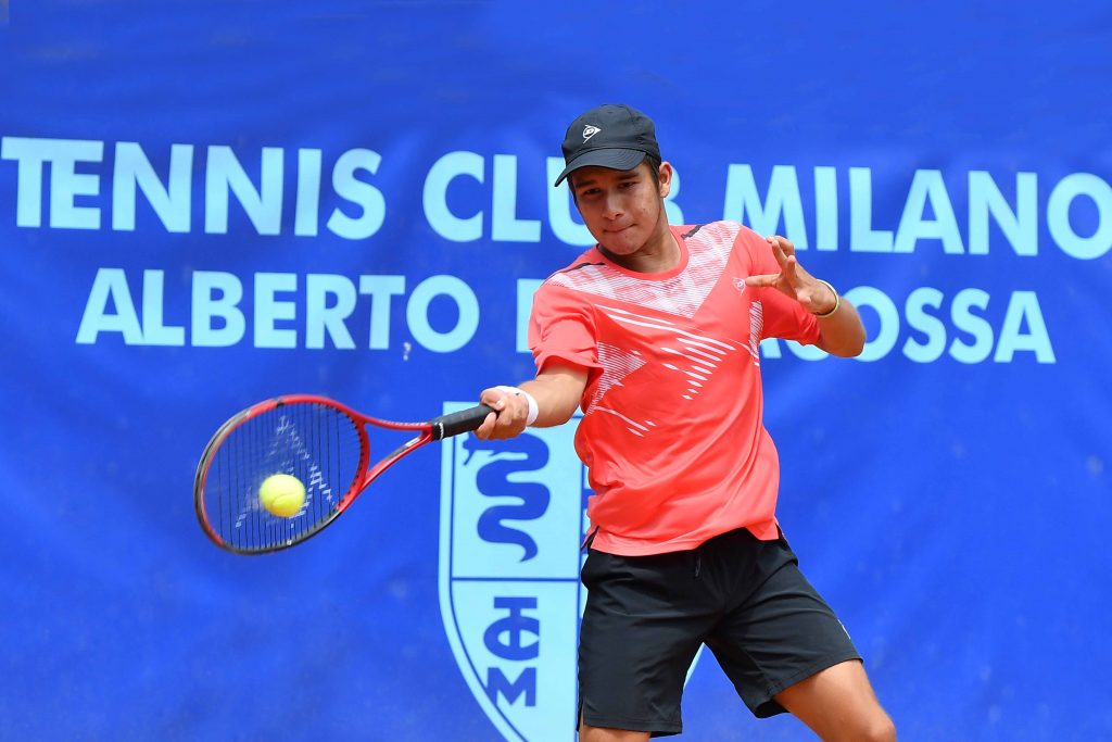 Il peruviano Gonzalo Bueno, campione del Trofeo Bonfiglio nel 2021, tornerà al Tennis Club Milano per tentare una doppietta riuscita solo due volte nella storia del torneo maschile (foto Francesco Panunzio)