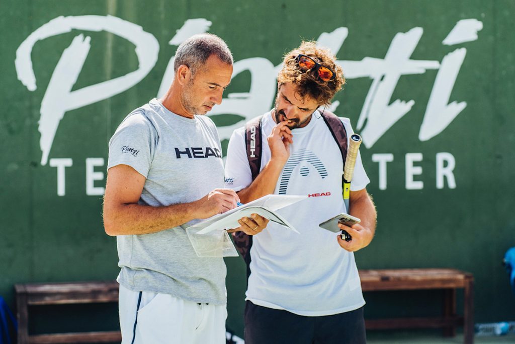 In virtù della partnership fra Piatti Tennis Center e HEAD, l'intero staff del centro vestirà l'abbigliamento e utilizzerà le racchette del brand austriaco