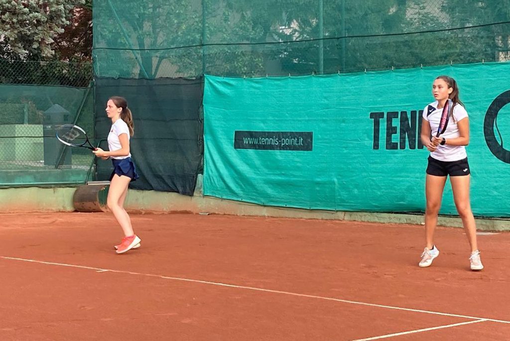 Alice Dell'Orto e Serena Paris, CT Ceriano, che hanno conquistato il pass per il tabellone nazionale tra le Under 16 femminili