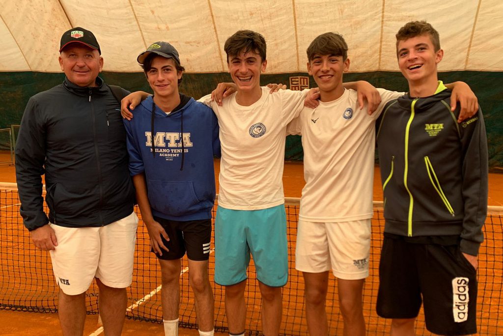 La formazione under 14 della Milano Tennis Academy che si è qualificata per la Final Eight nazionale. Da sinistra: Ugo Pigato (capitano), Giovanni Volpi, Federico Danova, Mattia Rubicondo e Federico Pincini