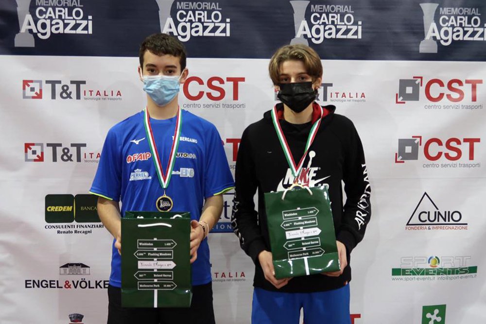 La premiazione del rodeo maschile del Memorial Carlo Agazzi - Trofeo Cst. Da sinistra: Tommaso Falardi (vincitore) e Lorenzo Marcarini