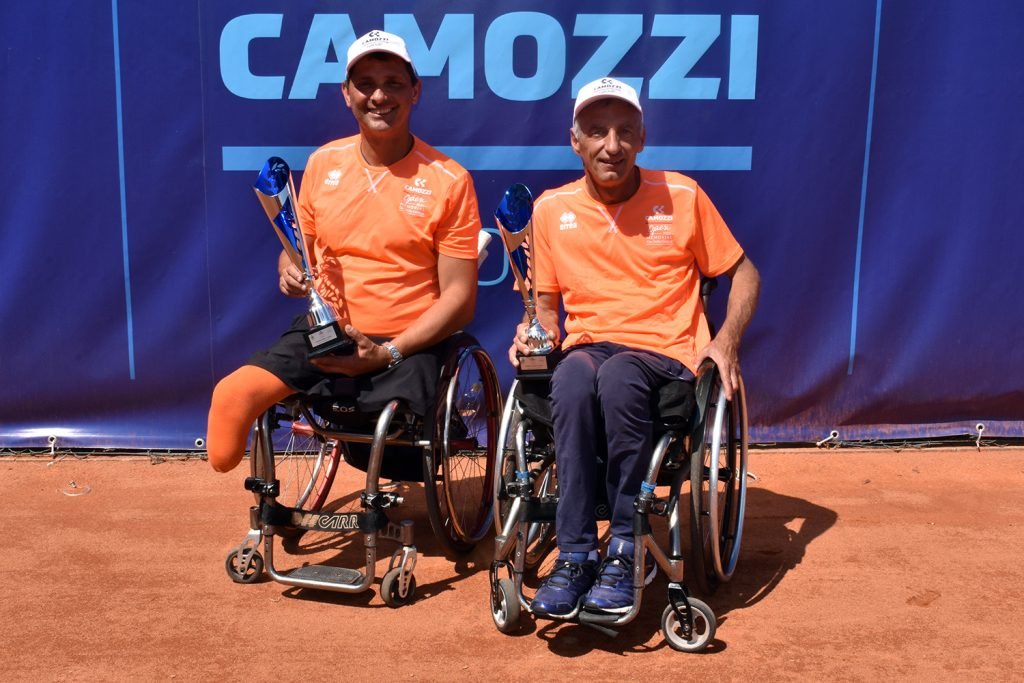 La premiazione del singolare maschile Quad dell'8° Camozzi Open - Memorial Cav. Attilio Camozzi, vinto da Alberto Saja (sinistra) in finale su Ivano Boriva (foto Antonio Di Leo)