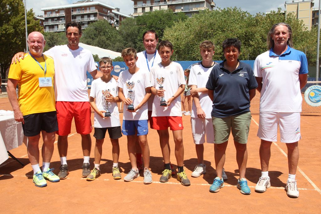 La premiazione della ventesima edizione della Lampo Trophy - Nation Cup, conquistata dalla nazionale under 12 dell'Austria (foto Alvaro Maffeis)