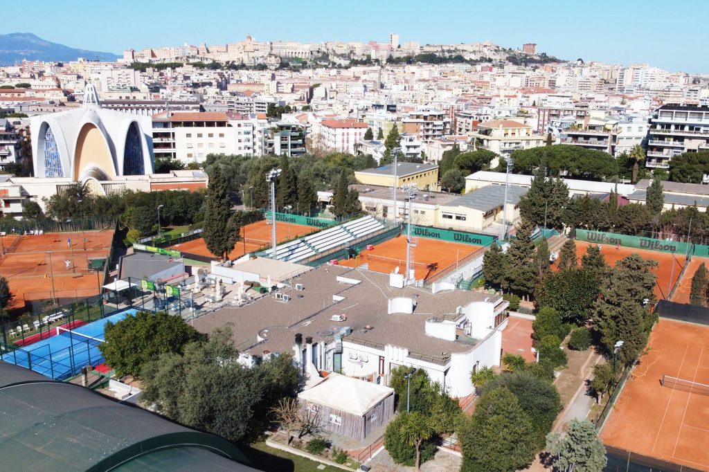 Una veduta aerea del Tennis Club Cagliari, che per il quinto anno consecutivo ospita i Campionati italiani di seconda categoria