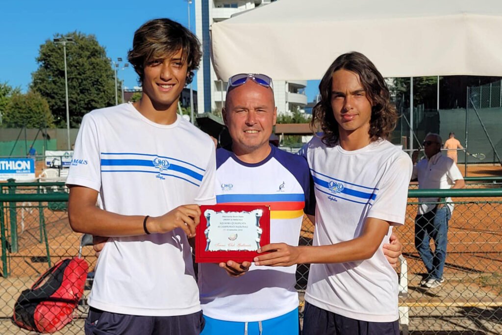 La formazione under 16 del Tennis Club Crema è entrata fra le prime 8 in Italia. Da sinistra: Leonardo Cattaneo, Matteo Tognon (cap.) e Mattias Pisanu