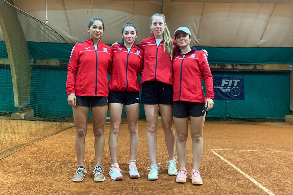 La formazione di Serie A2 del Tennis Club Cagliari. Da sinistra: Barbara Dessolis, Marcella Dessolis, Despina Papamichail e Beatrice Zucca