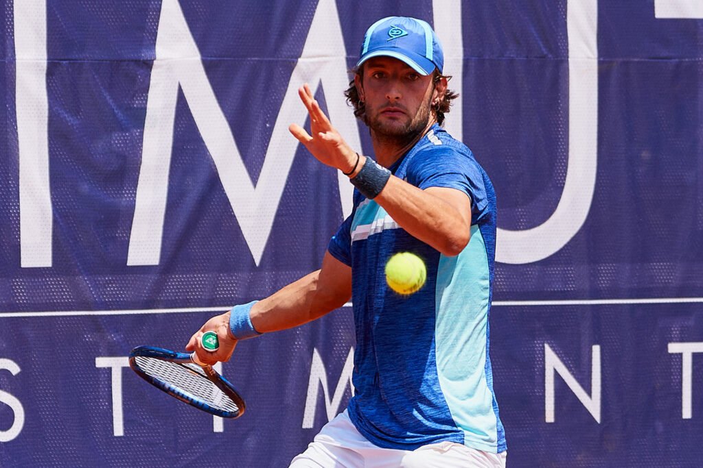 L'abruzzese Andrea Picchione, classifica 2.1, una delle new entry nella formazione del Tennis Club Cagliari pronta al debutto in Serie B1 (foto Antonio Milesi)