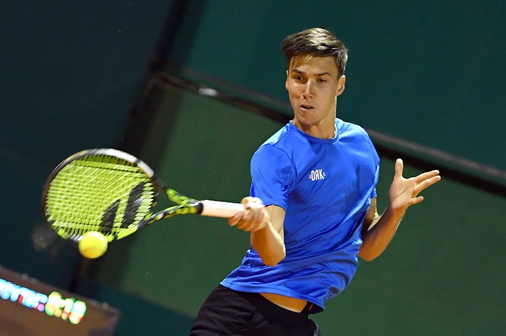 L'ungherese Fabian Marozsan, giustiziere di Luca Nardi nella sessione serale di mercoledì del Sardegna Open (foto Francesco Panunzio)