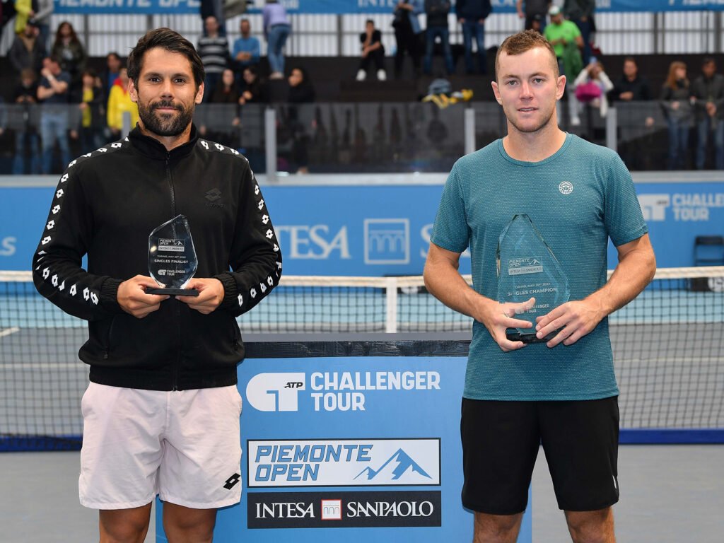 La premiazione del singolare del Piemonte Open Intesa Sanpaolo, vinto da Dominik Koepfer (destra) nella finale contro Federico Gaio (foto Francesco Panunzio)
