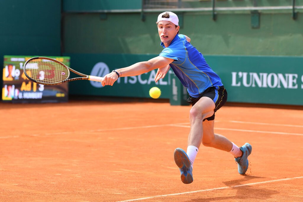 Ugo Humbert, classe 1998 da Metz, ha raggiunto la semifinale del Sardegna Open battendo Taro Daniel dopo 4 ore e 13 minuti (foto Francesco Panunzio)