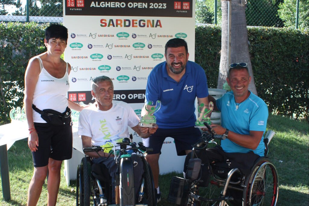 Alberto Saja (destra) e Ivano Boriva premiati per il successo nel primo dei due tornei Itf Futures di tennis in carrozzina vinti ad Alghero