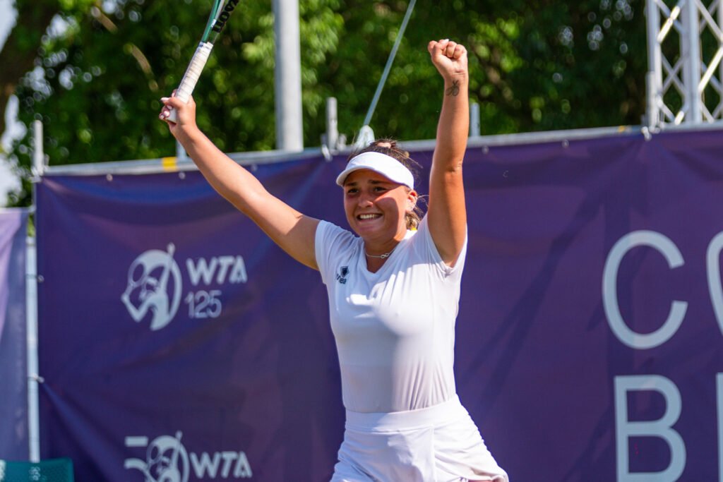 L'esultanza di Lisa Pigato: la bergamasca classe 2003 ha firmato la sorpresa della prima giornata del Veneto Open promoted by Confindustria Veneto Est, eliminando Ana Konjuh (foto Creativite Idea)