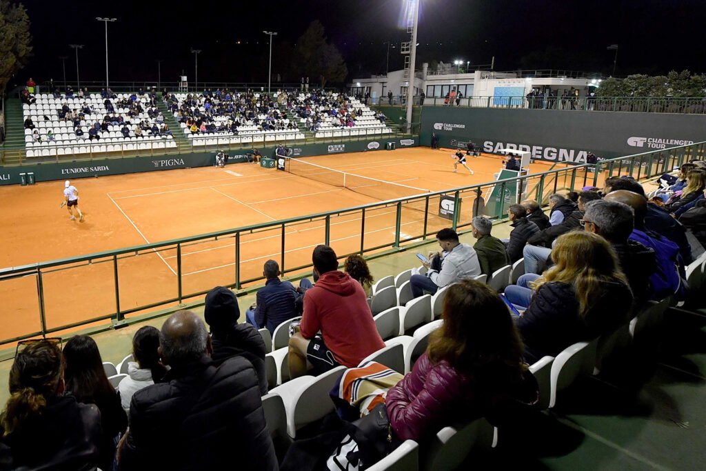 Il Campo Centrale del Tennis Club Cagliari, che ospita per il 6° anno consecutivo i Campionati italiani maschili di seconda categoria (foto Francesco Panunzio)