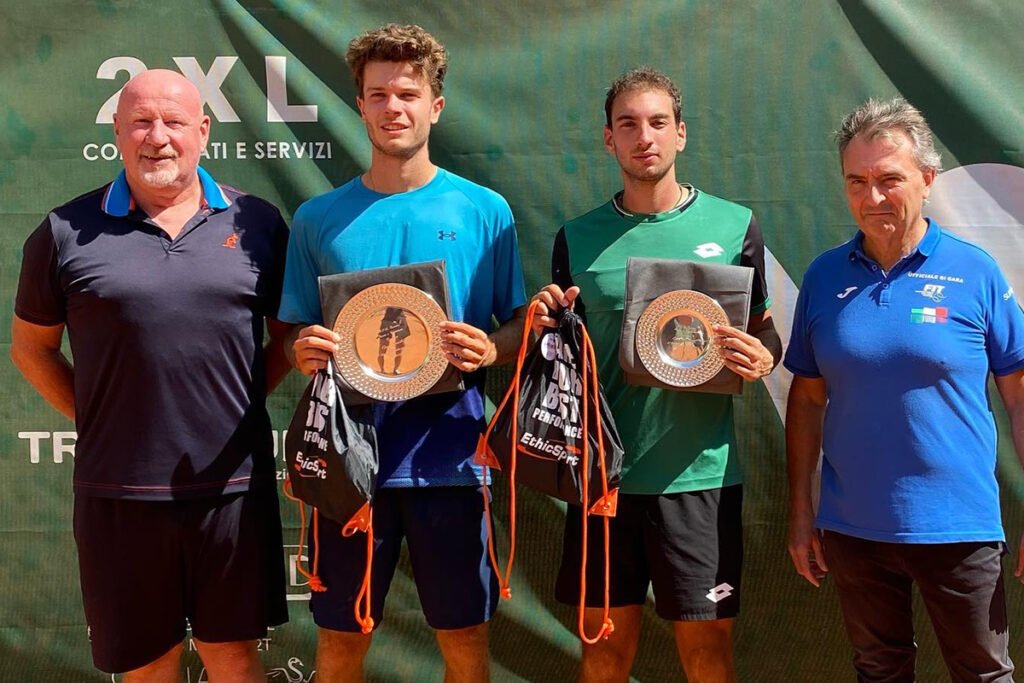 La premiazione dell'Open maschile del Tennis Forza e Costanza 1911. Da sinistra: Alberto Paris (direttore del torneo), Manuel Plunger (vincitore), Andrea Fiorentini (finalista) e il giudice arbitro Paolo Fedele