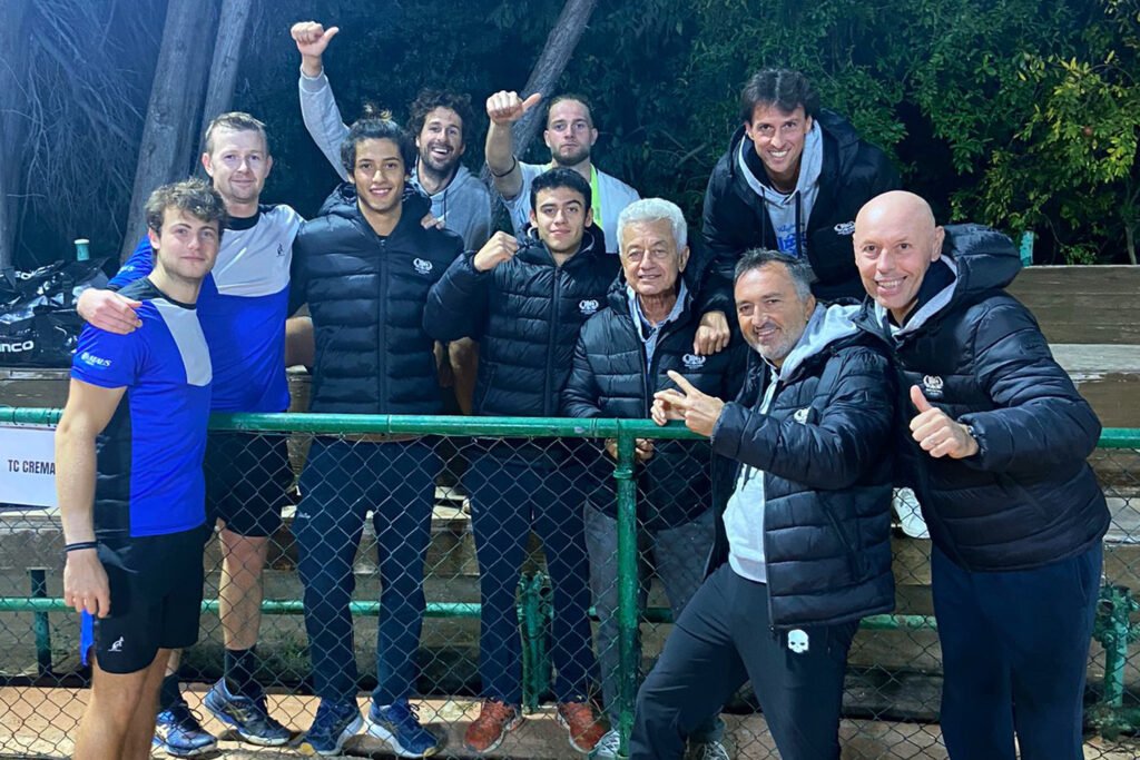 La gioia della formazione di Serie A1 del Tennis Club Crema, qualificata per la semifinale scudetto grazie al successo a Siracusa