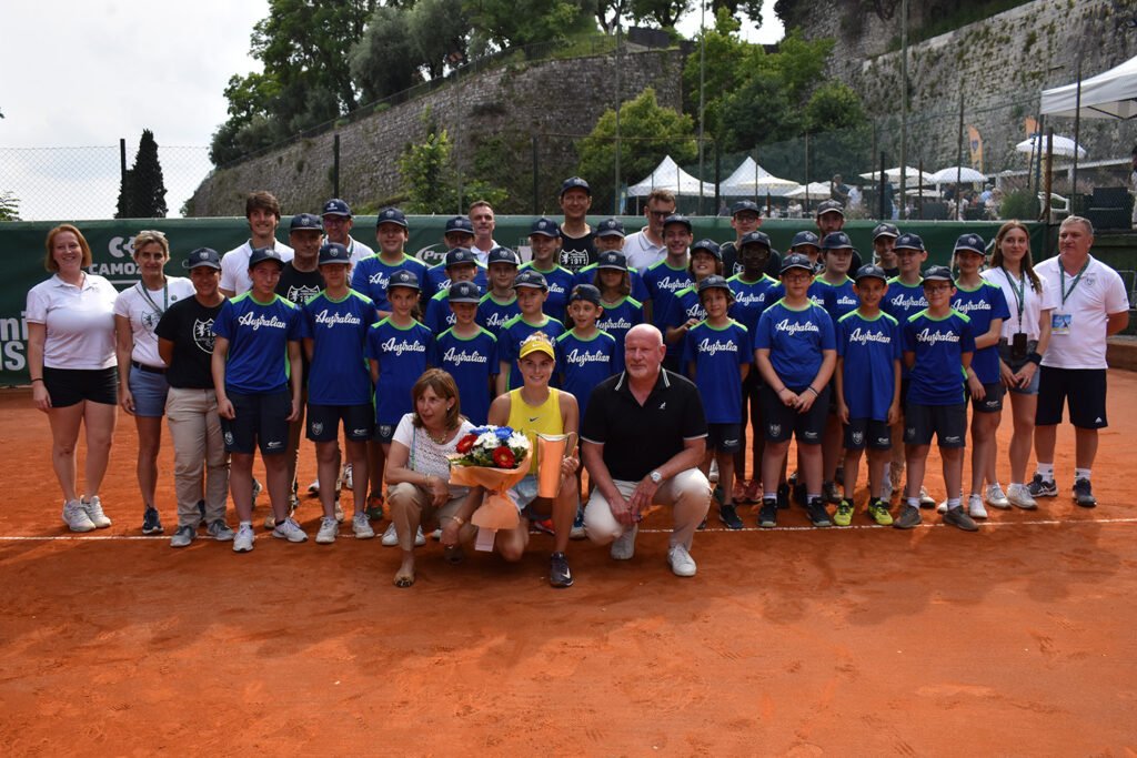Un'immagine della premiazione degli Internazionali femminili di Brescia, fiore all'occhiello dell'attività del Tennis Forza e Costanza