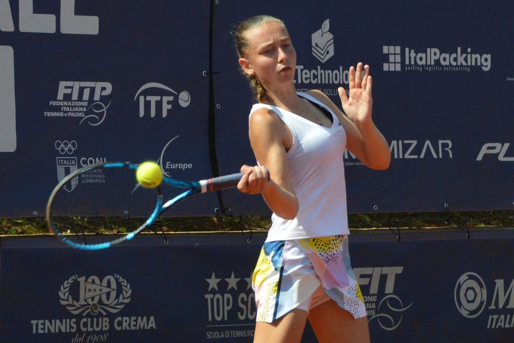 Giulia Tamirsi, classe 2010, è una delle giocatrici del team di Serie B2 del Tennis Club Crema