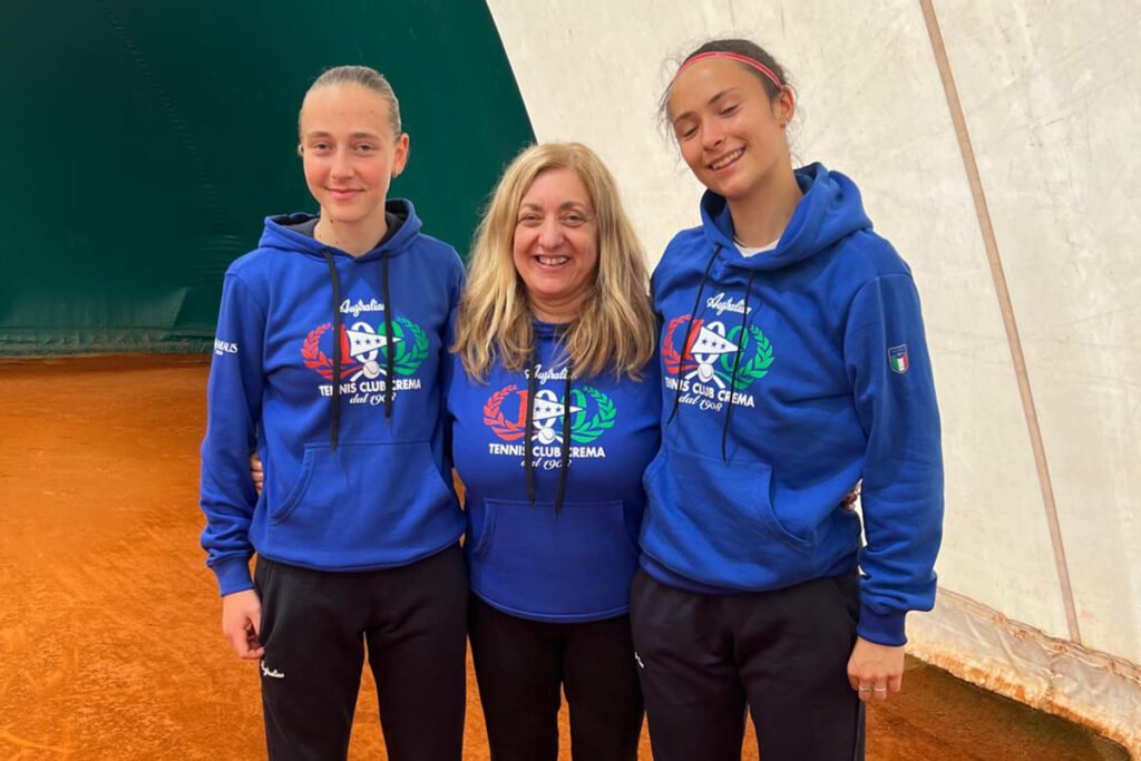 La formazione di Serie B2 del Tennis Club Crema. Da sinistra: Giulia Tamirsi, Daniela Russino (cap.) e Bianca Maria Bissolotti