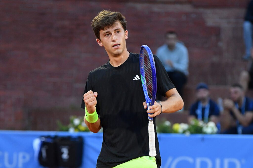 Luca Nardi, marchigiano classe 2003 e numero 95 del mondo, ha sconfitto l'argentino Navone al Piemonte Open Intesa Sanpaolo (foto FITP)
