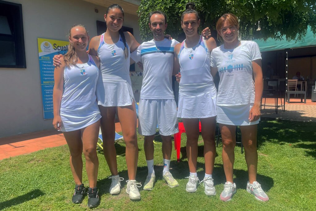 La formazione di Serie B2 del Tennis Club Milano, promossa in B1